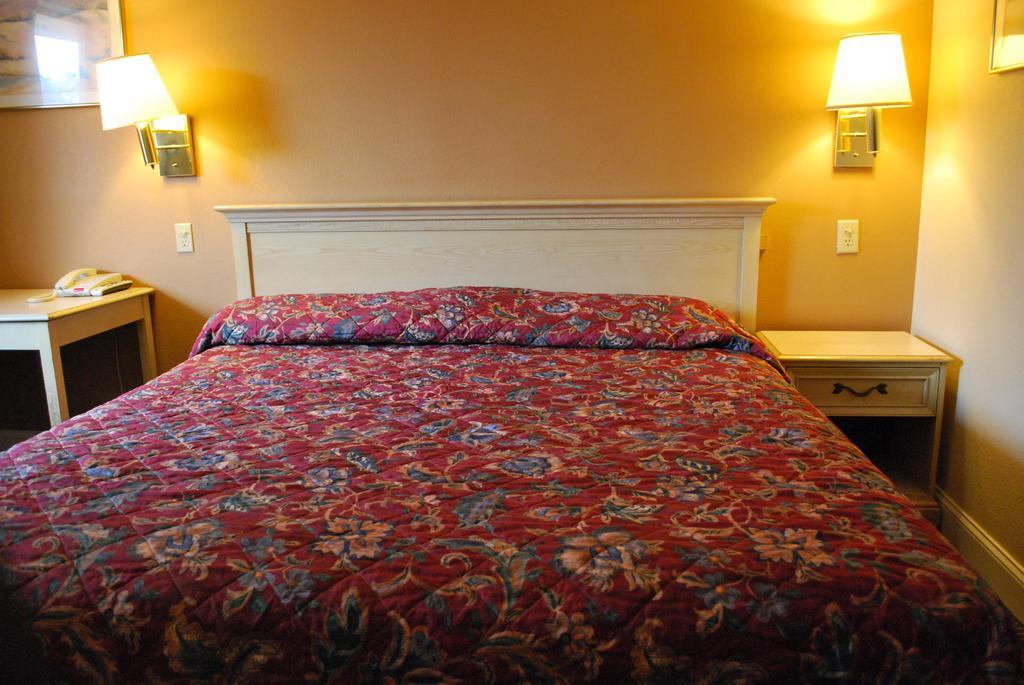 Bama Inn Huntsville Chambre photo