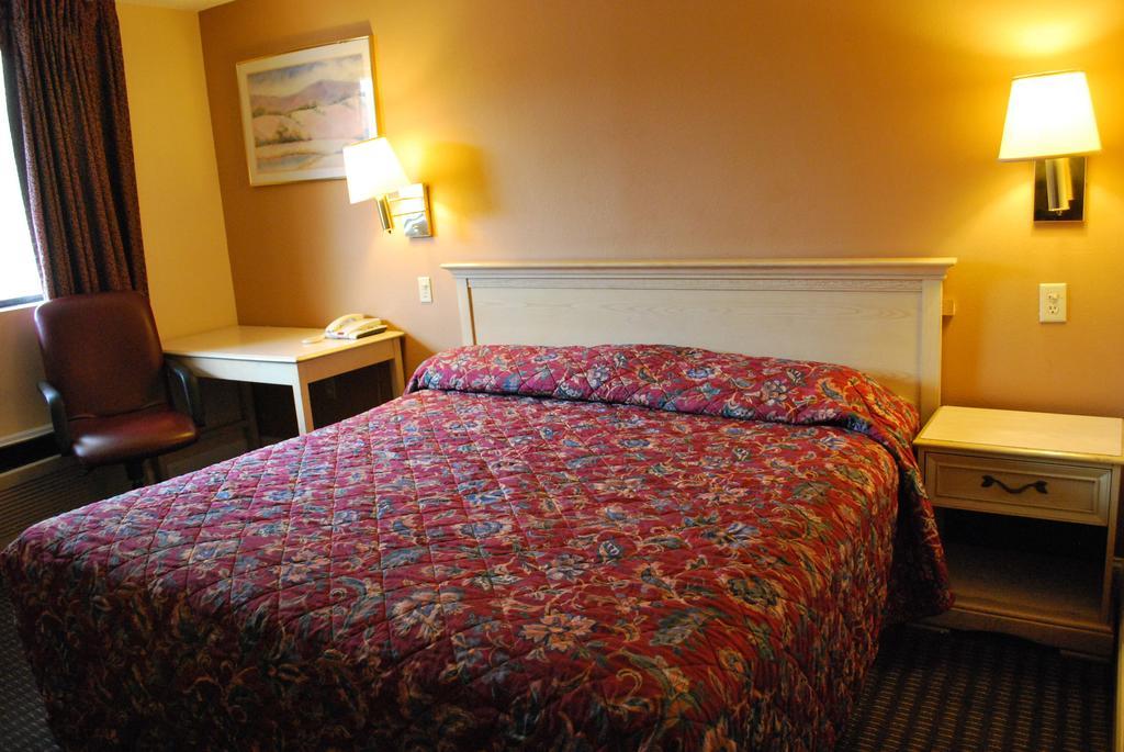 Bama Inn Huntsville Chambre photo